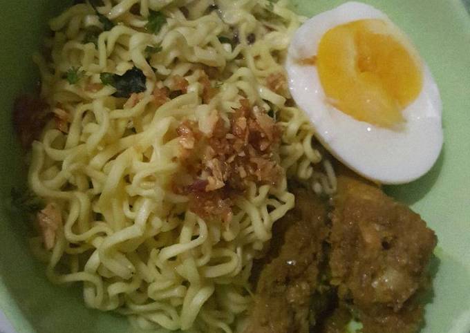 Mie Stik Sayap Ayam Bawang