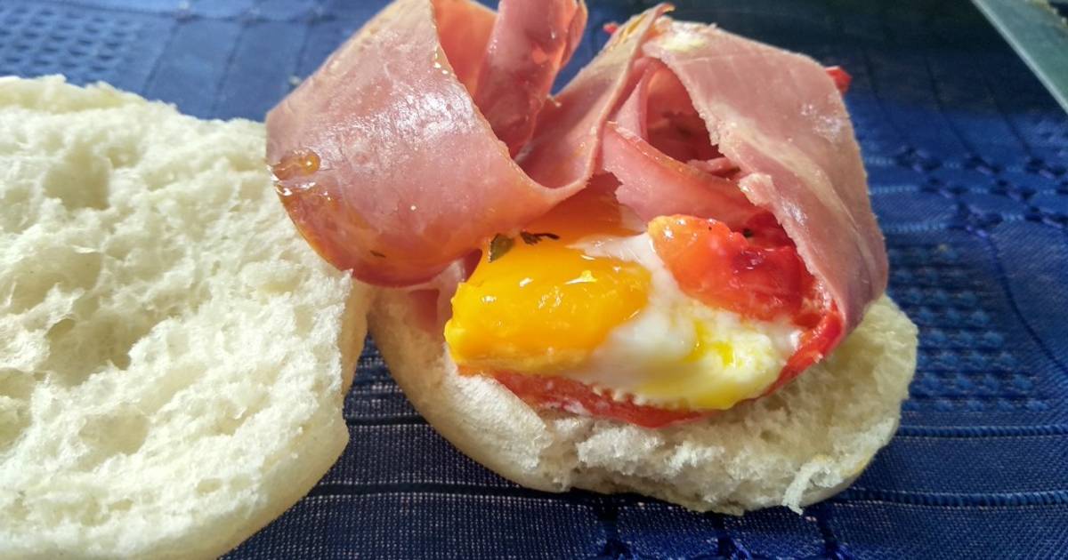 Sándwich de Pastrón con Morrón y Huevo Receta de Simón Cookpad