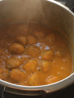 Una foto de Albóndigas con salsa de zanahoria