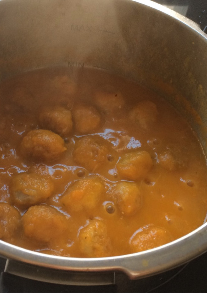 Una foto de Albóndigas con salsa de zanahoria