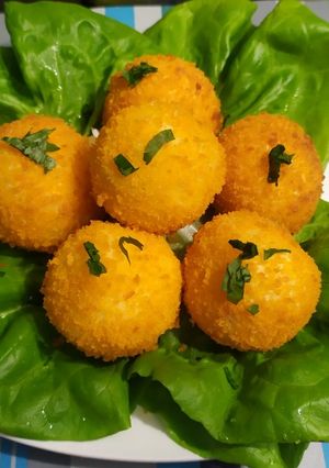 Una foto de Yuca Rellena con Queso (Piqueo)🇵🇪