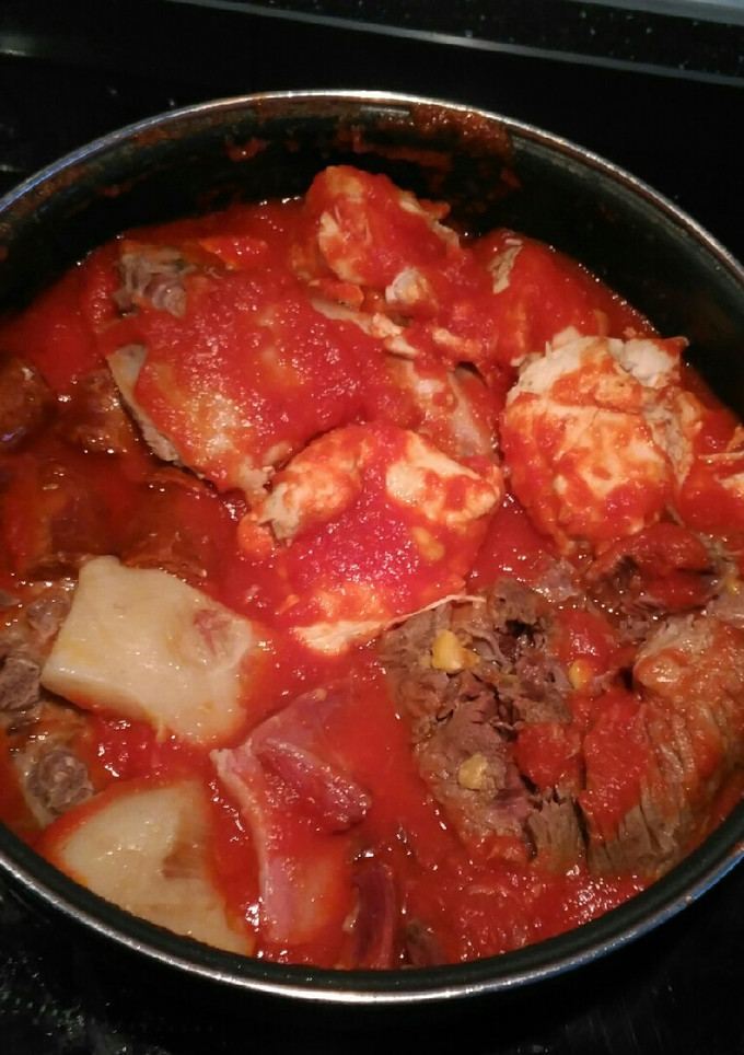 Una foto de Carne de cocido con salsa de tomate