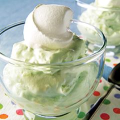 A picture of Healthy Watergate Salad.
