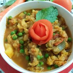 A picture of Cabbage curry with green peas nd potato.