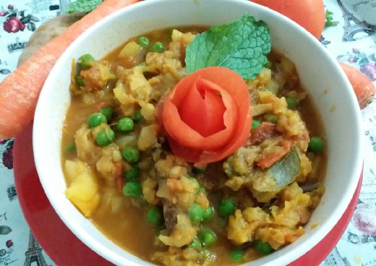 Steps to Prepare Quick Cabbage curry with green peas nd potato