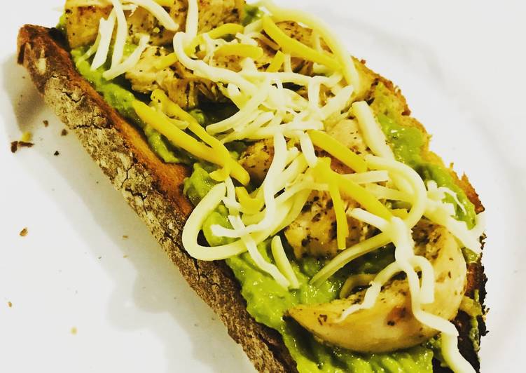 Tosta de pollo y guacamole