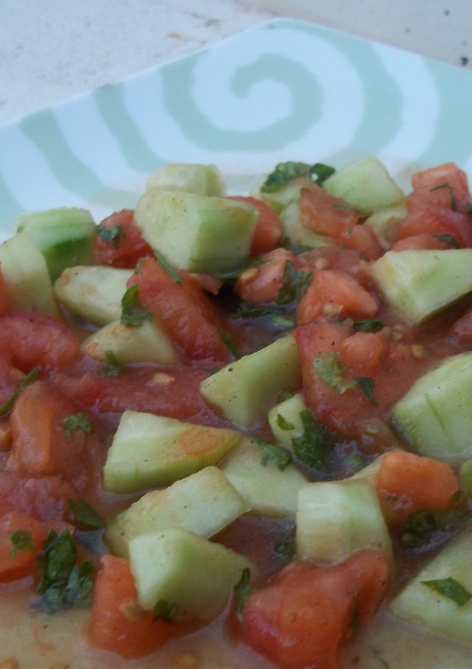 Una foto de Ensalada troceada con aderezo de limón