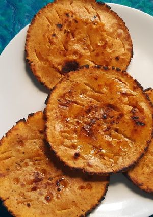 મસાલા ભાખરી (Masala Bhakhari Recipe In Gujarati) રેસીપી મુખ્ય ફોટો
