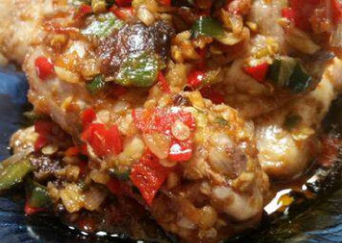 Yuk intip, Cara gampang bikin Ayam bumbu rujak sajian Idul Fitri dijamin sesuai selera
