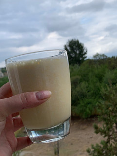 Una foto de Licuado de naranja y manzana 🍏 🍊
