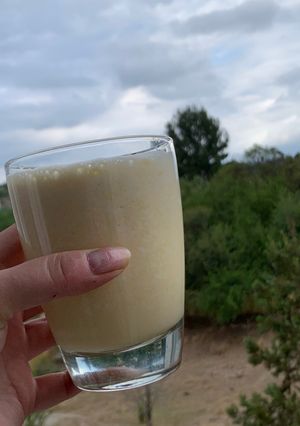 Una foto de Licuado de naranja y manzana 🍏 🍊