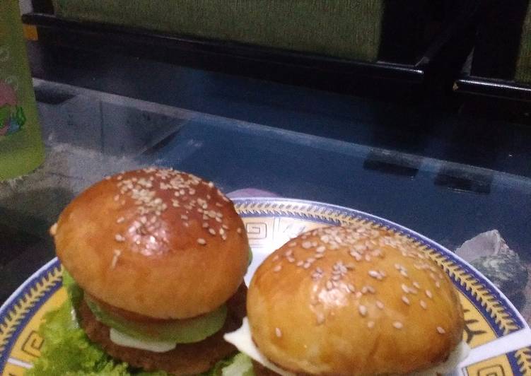 Roti burger plus nugget tempe