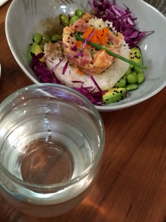 Una foto de Bowl saludable de salmón