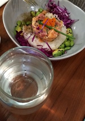 Una foto de Bowl saludable de salmón