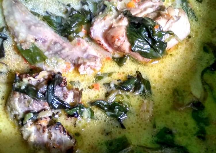 Ayam paniki kuah santan daun kemangi