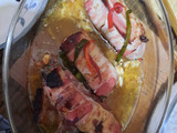 Pavo relleno envuelto en tocino