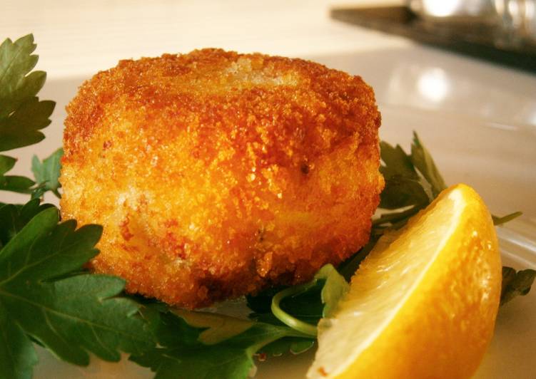 Recipe of Super Quick Homemade Devilled Louisiana crab cakes with roasted red pepper &amp; smoked paprika garlic mayo