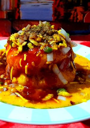 A picture of Kadhi Kachori.