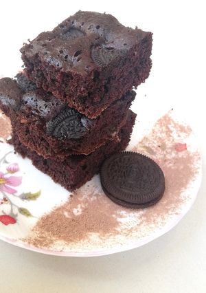 A picture of Fudgy oreos brownies.