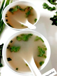 फिश बोन सूप (Fish Bone Soup recipe in Hindi) रेसिपी मुख्य फोटो