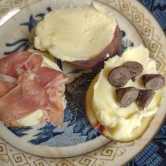 A picture of Fresh figs with mascarpone.