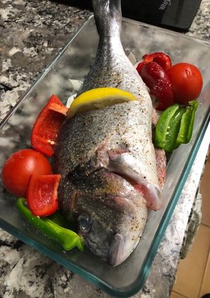 Una foto de Dorada al horno con jardinera