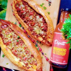 A picture of Turkish pide 😋.