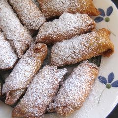 A picture of Wonton Skin Apple Rolls.