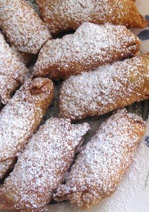 A picture of Wonton Skin Apple Rolls.