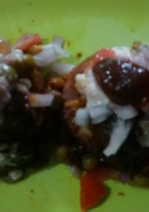 A picture of Hare mator ki kachodi chat.