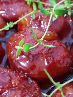 Una foto de Chorizo al caramelo de vermut con especias