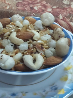 फलाहारी नमकीन (falahari namkeen recipe in Hindi) रेसिपी मुख्य फोटो