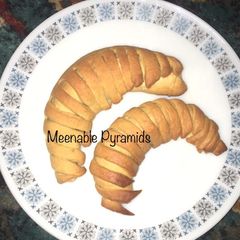 A picture of Caterpillar pies.