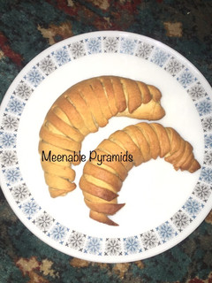 A picture of Caterpillar pies.