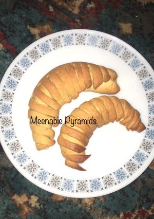 A picture of Caterpillar pies.