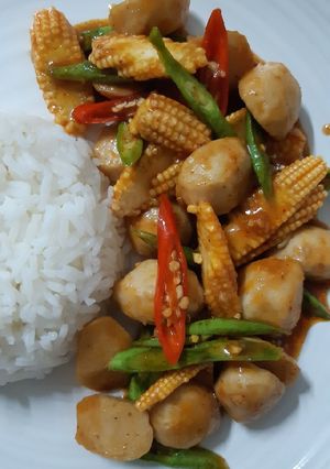 รูปของ "ลูกชิ้นหมูผัดพริกเผา" Stir Fried Pork Balls with Chilli Paste