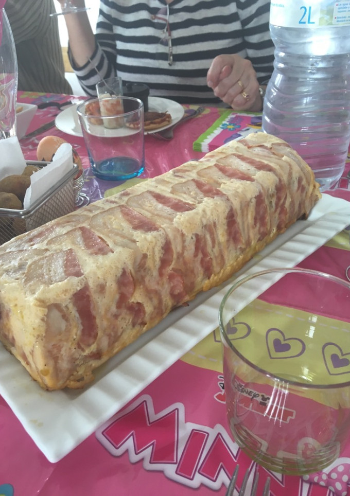 Una foto de Pastel de tortilla de patatas 🥔