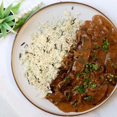A picture of Portobello stroganoff with butter rice 🍃.