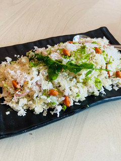 दडपे पोहे (Dadpe Pohe Recipe In Marathi) रेसिपी चे मुख्य फोटो