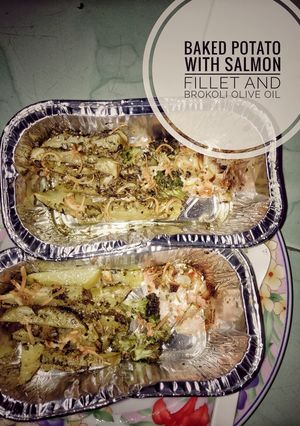 Foto resep Baked potato with salmon fillet and vegetable olive oil