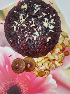 બીટ નો હલવો (Beetroot Halwa Recipe in Gujarati) રેસીપી મુખ્ય ફોટો