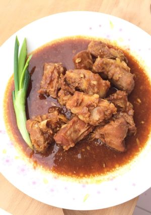 A picture of Steamed Pork Soft Bone In Hoisin Sauce.