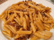 Una foto de macarrones con chorizo