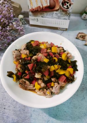 雨來菇彩椒炒雞丁 的食譜成品照片