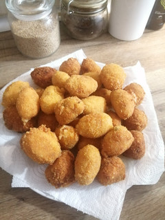 Una foto de Croquetas de huevo frito y chorizo