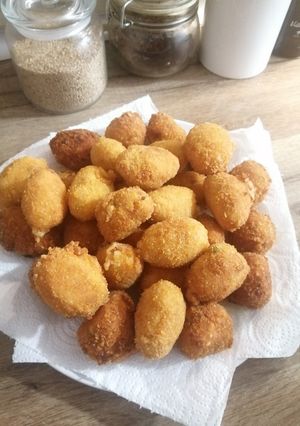Una foto de Croquetas de huevo frito y chorizo