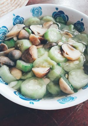 Hình của món Canh mướp, nấm rơm chay.