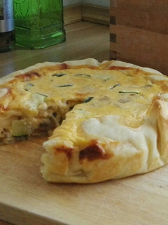 Una foto de Quiche de calabacín, champiñón y chorizo
