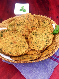 तिल मेथी की पूरी (til methi ki poori recipe in Hindi) रेसिपी मुख्य फोटो