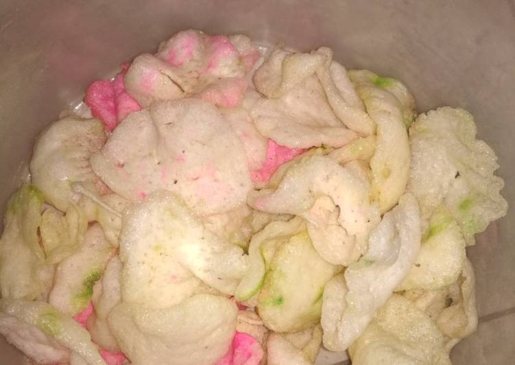 makanan Krupuk Bawang Nasi Jadi, Lezat